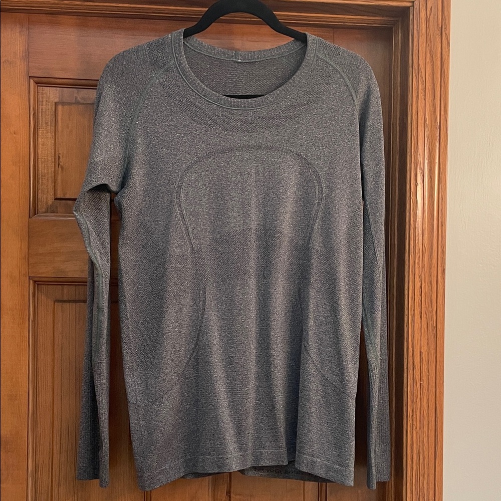 LULULEMON grey athletic long sleeve top